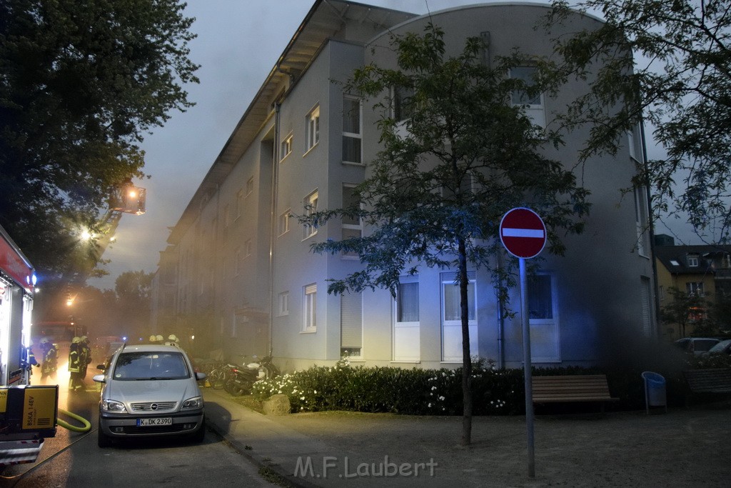 Feuer 2 Y Kellerbrand Koeln Ostheim Ruppinerstr P047.JPG - Miklos Laubert